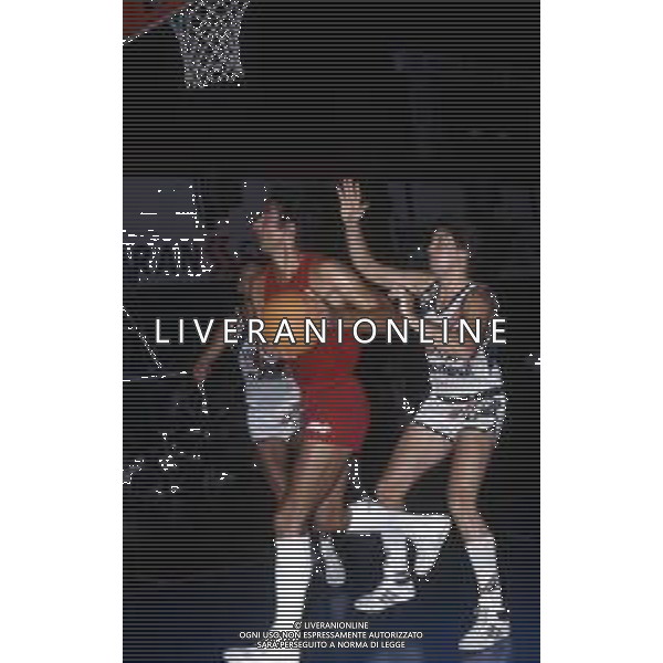 RETROSPETTIVA RENZO BARIVIERA BASKET NELLA FOTO RENZO BARIVIERA CON LA MAGLIA DELLA SIMAC MILANO AG ALDO LIVERANI SAS