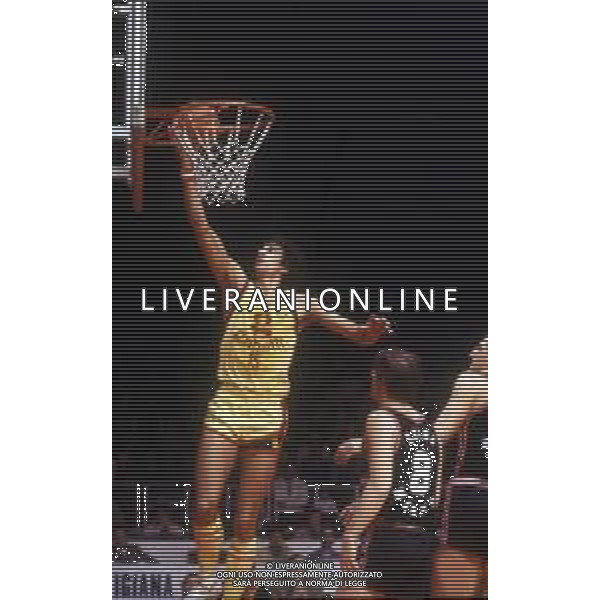 RETROSPETTIVA RENZO BARIVIERA BASKET NELLA FOTO RENZO BARIVIERA CON LA MAGLIA DELLA GABETTI CANTU\' AG ALDO LIVERANI SAS