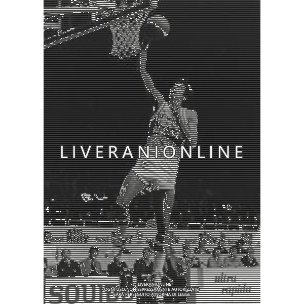 RETROSPETTIVA RENZO BARIVIERA BASKET NELLA FOTO RENZO BARIVIERA CON LA MAGLIA DELL\'ULTRA RAPIDA SQUIBB CANTU\' AG ALDO LIVERANI SAS