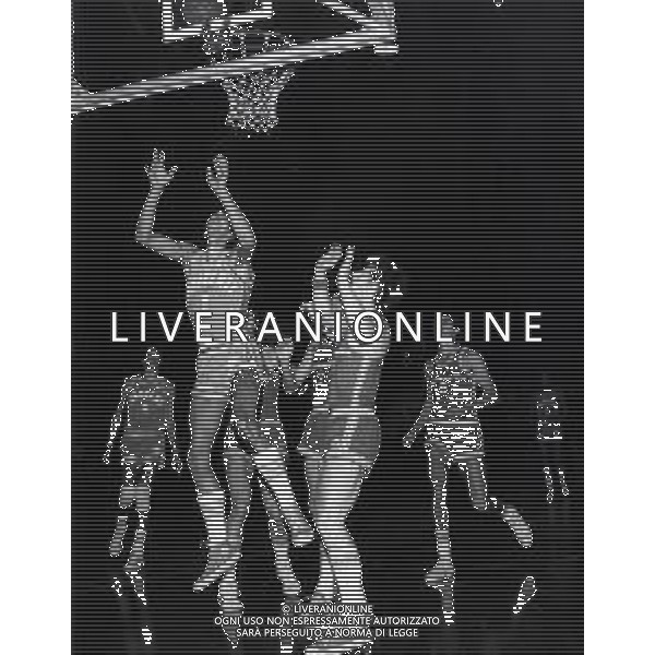 RETROSPETTIVA RENZO BARIVIERA BASKET NELLA FOTO RENZO BARIVIERA CON LA MAGLIA DELL\'INNOCENTI MILANO AG ALDO LIVERANI SAS