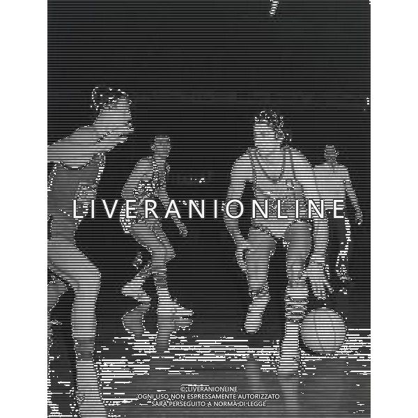 RETROSPETTIVA RENZO BARIVIERA BASKET NELLA FOTO RENZO BARIVIERA CON LA MAGLIA DELLA FERNET TONIC AG ALDO LIVERANI SAS