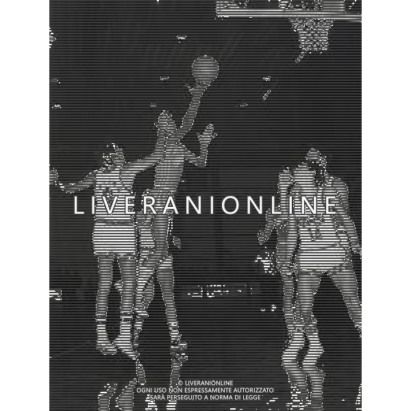 RETROSPETTIVA RENZO BARIVIERA BASKET NELLA FOTO RENZO BARIVIERA CON LA MAGLIA DELL\'INNOCENTI MILANO AG ALDO LIVERANI SAS