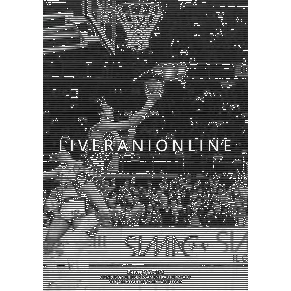 RETROSPETTIVA RENZO BARIVIERA BASKET NELLA FOTO RENZO BARIVIERA CON LA MAGLIA DELLA SIMAC MILANO AG ALDO LIVERANI SAS