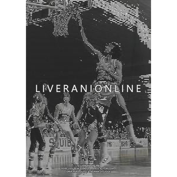 RETROSPETTIVA RENZO BARIVIERA BASKET NELLA FOTO RENZO BARIVIERA CON LA MAGLIA DELL\'ULTRA RAPIDA SQUIBB CANTU\' AG ALDO LIVERANI SAS