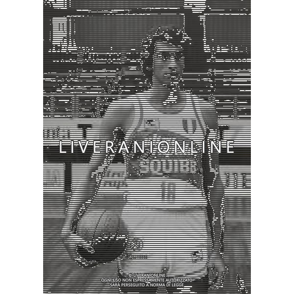 RETROSPETTIVA RENZO BARIVIERA BASKET NELLA FOTO RENZO BARIVIERA CON LA MAGLIA DELL\'ULTRA RAPIDA SQUIBB CANTU\' AG ALDO LIVERANI SAS