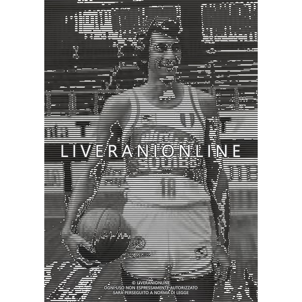 RETROSPETTIVA RENZO BARIVIERA BASKET NELLA FOTO RENZO BARIVIERA CON LA MAGLIA DELL\'ULTRA RAPIDA SQUIBB CANTU\' AG ALDO LIVERANI SAS