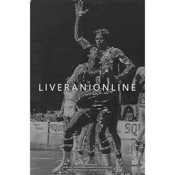 RETROSPETTIVA RENZO BARIVIERA BASKET NELLA FOTO RENZO BARIVIERA CON LA MAGLIA DELL\'ULTRA RAPIDA SQUIBB CANTU\' AG ALDO LIVERANI SAS