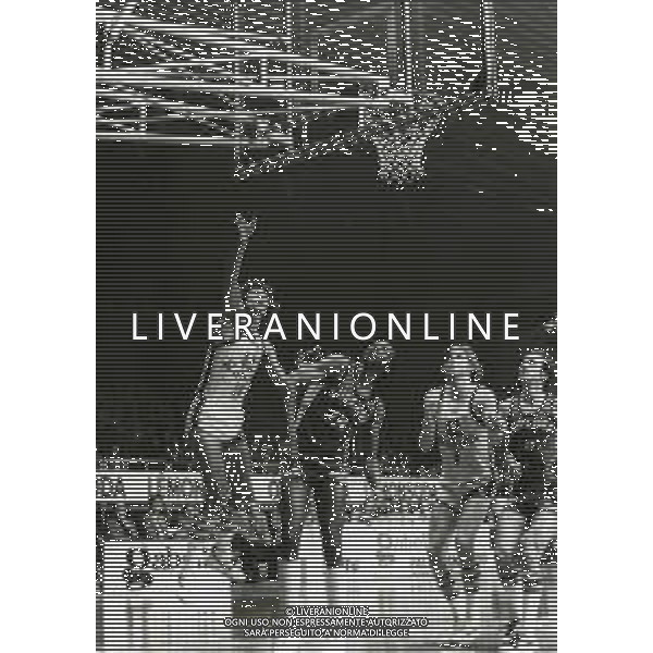 RETROSPETTIVA RENZO BARIVIERA BASKET NELLA FOTO RENZO BARIVIERA CON LA MAGLIA DELLA GABETTI CANTU\' AG ALDO LIVERANI SAS