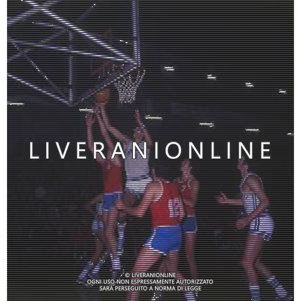 RETROSPETTIVA RENZO BARIVIERA BASKET NELLA FOTO RENZO BARIVIERA CON LA MAGLIA DELL\'INNOCENTI MILANO AG ALDO LIVERANI SAS