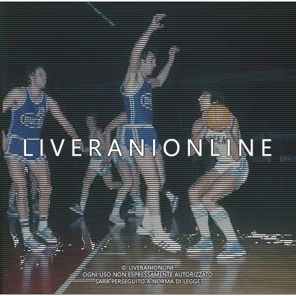 RETROSPETTIVA RENZO BARIVIERA BASKET NELLA FOTO RENZO BARIVIERA CON LA MAGLIA DELL\'INNOCENTI MILANO AG ALDO LIVERANI SAS