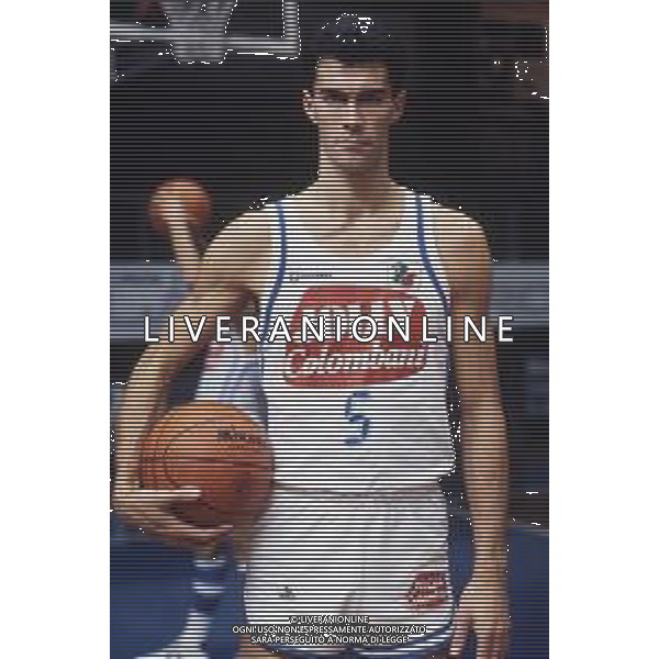 RETROSPETTIVA BARGNA FAUSTO BASKET NELLA FOTO BAGNA FAUSTO CON LA MAGLIA DELLA JOLLY COLOMBANI BASKET CANTU\' AG ALDO LIVERANI SAS
