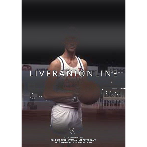 RETROSPETTIVA BARGNA FAUSTO BASKET NELLA FOTO BAGNA FAUSTO CON LA MAGLIA DELLA JOLLY COLOMBANI BASKET CANTU\' AG ALDO LIVERANI SAS