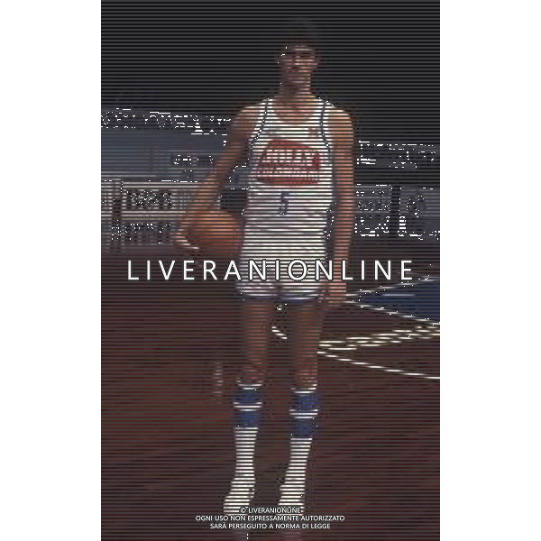 RETROSPETTIVA BARGNA FAUSTO BASKET NELLA FOTO BAGNA FAUSTO CON LA MAGLIA DELLA JOLLY COLOMBANI BASKET CANTU\' AG ALDO LIVERANI SAS