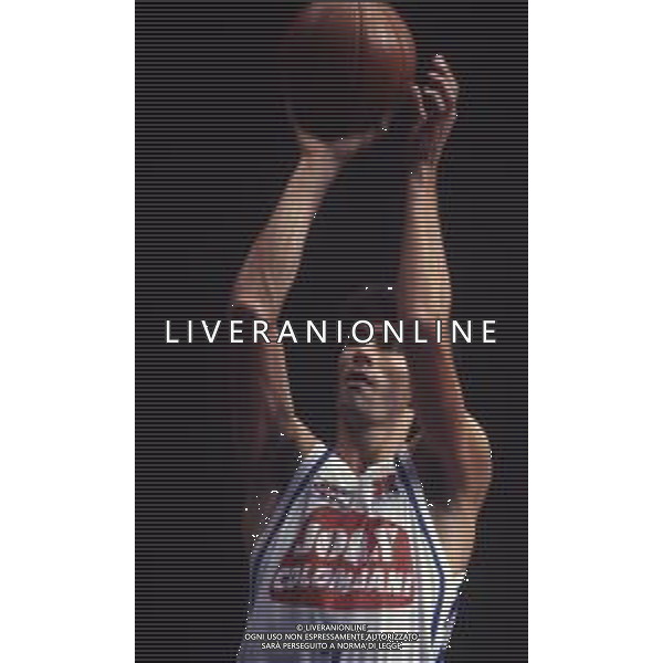 RETROSPETTIVA BARGNA FAUSTO BASKET NELLA FOTO BAGNA FAUSTO CON LA MAGLIA DELLA JOLLY COLOMBANI BASKET CANTU\' AG ALDO LIVERANI SAS