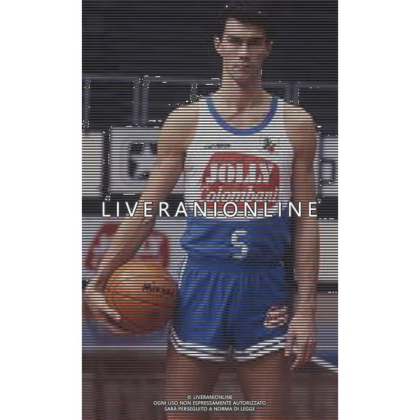 RETROSPETTIVA BARGNA FAUSTO BASKET NELLA FOTO BAGNA FAUSTO CON LA MAGLIA DELLA JOLLY COLOMBANI BASKET CANTU\' AG ALDO LIVERANI SAS