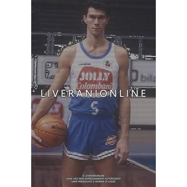 RETROSPETTIVA BARGNA FAUSTO BASKET NELLA FOTO BAGNA FAUSTO CON LA MAGLIA DELLA JOLLY COLOMBANI BASKET CANTU\' AG ALDO LIVERANI SAS