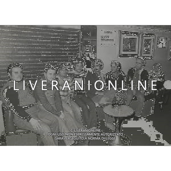 RETROSPETTIVA ENZO JANNACCI CANTANTE NELLA FOTO ENZO JANNACCI CON IL GRUPPO REPELLENTE A MILANO NELL\'ANNO 1978 AG ALDO LIVERANI SAS