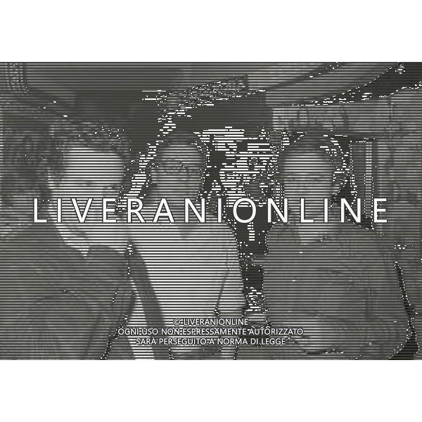 RETROSPETTIVA ENZO JANNACCI CANTANTE NELLA FOTO ENZO JANNACCI CON RENATO POZZETTO E COCHI PONZONI A MILANO NELL\'ANNO 1978 AG ALDO LIVERANI SAS