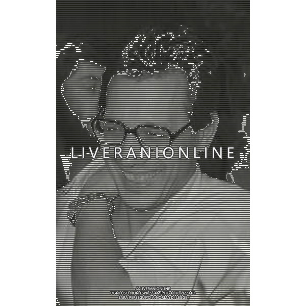 RETROSPETTIVA ENZO JANNACCI CANTANTE NELLA FOTO ENZO JANNACCI A MILANO NELL\'ANNO 1978 AG ALDO LIVERANI SAS