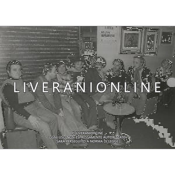 RETROSPETTIVA ENZO JANNACCI CANTANTE NELLA FOTO ENZO JANNACCI CON IL GRUPPO REPELLENTE A MILANO NELL\'ANNO 1978 AG ALDO LIVERANI SAS