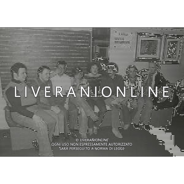 RETROSPETTIVA ENZO JANNACCI CANTANTE NELLA FOTO ENZO JANNACCI CON IL GRUPPO REPELLENTE A MILANO NELL\'ANNO 1978 AG ALDO LIVERANI SAS