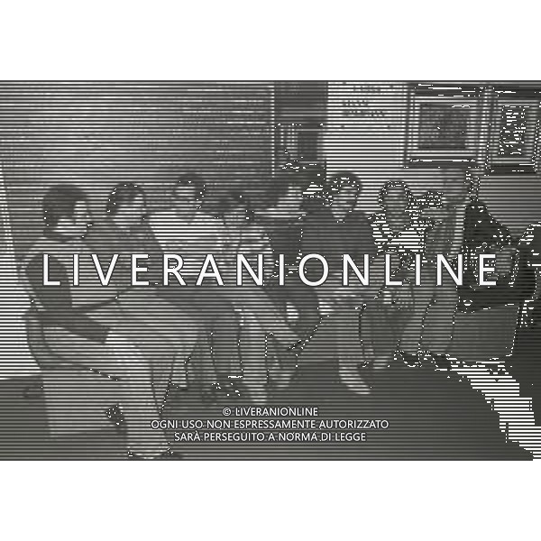 RETROSPETTIVA ENZO JANNACCI CANTANTE NELLA FOTO ENZO JANNACCI CON IL GRUPPO REPELLENTE A MILANO NELL\'ANNO 1978 AG ALDO LIVERANI SAS