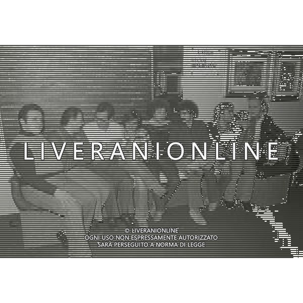 RETROSPETTIVA ENZO JANNACCI CANTANTE NELLA FOTO ENZO JANNACCI CON IL GRUPPO REPELLENTE A MILANO NELL\'ANNO 1978 AG ALDO LIVERANI SAS