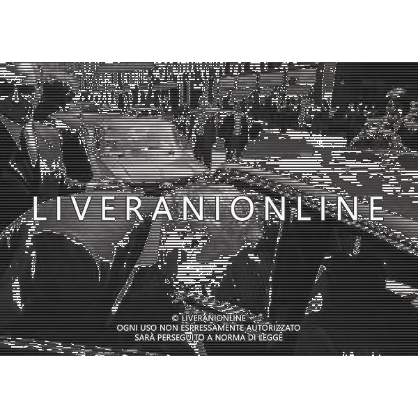RETROSPETTIVA GIANNI AGNELLI INDUSTRIALE E POLITICO NELLA FOTO GIANNI AGNELLI A MILANO NELL\'ANNO 1976 DOPO LA RIUNIONE IN CONFINDUSTRIA AG ALDO LIVERANI SAS