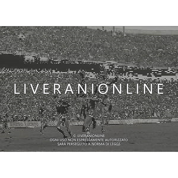 24-10-1982 MILANO CAMPIONATO DI CALCIO SERIE B MILAN BOLOGNA 5-0 NELLA FOTO COLPODI TESTA JOE JORDAN AG ALDO LIVERANI SAS