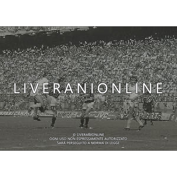 29-05-1983 MILANO-CAMPIONATO DI CALCIO SERIE B MILAN LECCE 4-2 NELLA FOTO COLPO DI TESTA JOE JORDAN AG ALDO LIVERANI SAS