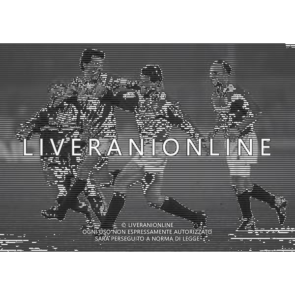 10-03-1993 TORINO COPPA ITALIA SEMIFINALE DI ANDATA TORINO JUVENTUS 1-1 NELLA FOTO LUCA FUSI CINCENZO SCIFOE ENRICO ANNONI ESULTANO DOPO IL GOAL AG ALDO LIVERANI SAS