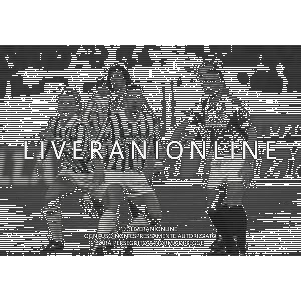 10-03-1993 TORINO COPPA ITALIA SEMIFINALE DI ANDATA TORINO JUVENTUS 1-1 NELLA FOTO DAVID PALTT-GIANLUCA VIALLI-PASQUALE BRUNO AG ALDO LIVERANI SAS