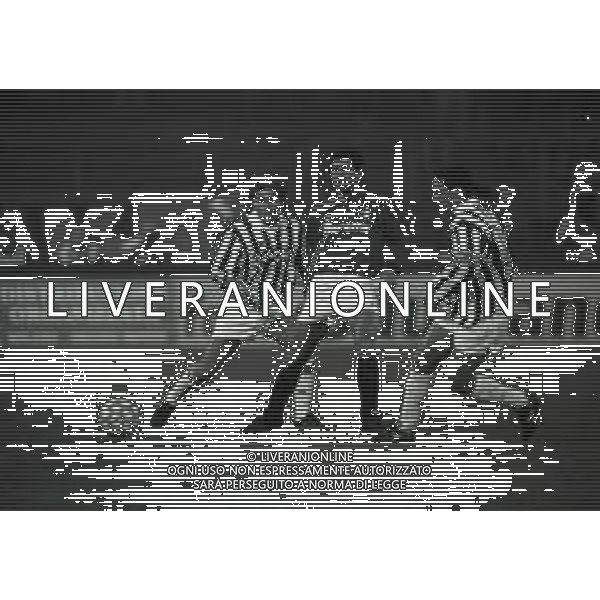 10-03-1993 TORINO COPPA ITALIA SEMIFINALE DI ANDATA TORINO JUVENTUS 1-1 NELLA FOTO VINCENZO SCIFO E ANTONIO CONTE AG ALDO LIVERANI SAS