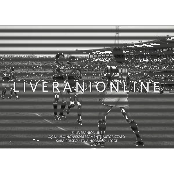 13-05-1990 TORINO CAMPIONATO DI CALCIO SERIE B TORINO AVELLINO 2-2 NELLA FOTO ABBRACCI GIOCATORI TORINO DOPO IL GOAL AG ALDO LIVERANI SAS