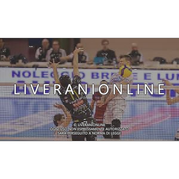 Campionato di Volley Superlega Serie A 2019/2020 Latina, Italia 07/03/2020 Top Volley Latina vs Calzedonia Verona Nella foto: contrasto Arthur Szwarc Top Volley Cisterna vs Sebastian Sole Calzedonia Verona FOTO LUIGI MARIANI-ALESSIO MARINI-AG ALDO LIVERANI SAS