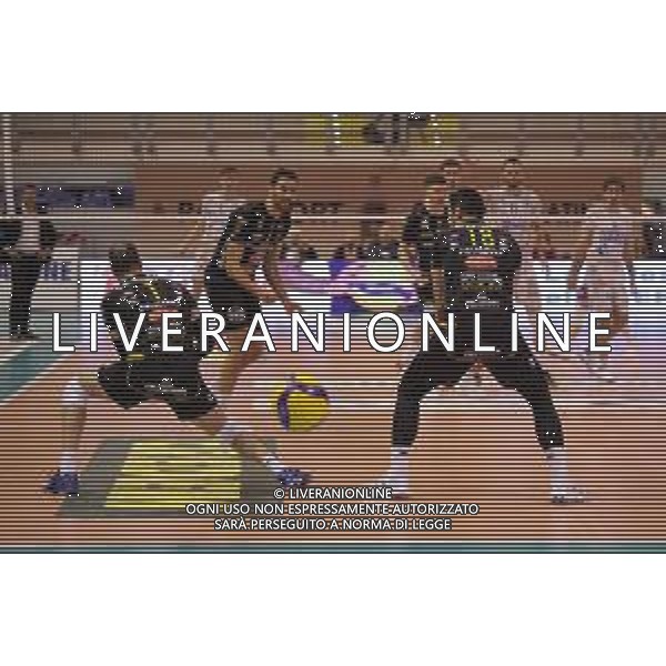 Campionato di Volley Superlega Serie A 2019/2020 Latina, Italia 07/03/2020 Top Volley Latina vs Calzedonia Verona Nella foto: difesa Calzedonia Verona FOTO LUIGI MARIANI-ALESSIO MARINI-AG ALDO LIVERANI SAS