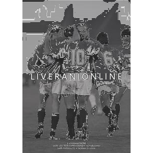 02-10-1991 TORINO TRENTADUESIMI DI FINALE COPPA UEFA TORINO-KR REYKJAVIK 6-1 NELLA FOTO ABBRACCI GIOCATORI TORINO DOPO IL GOAL AG ALDO LIVERANI SAS