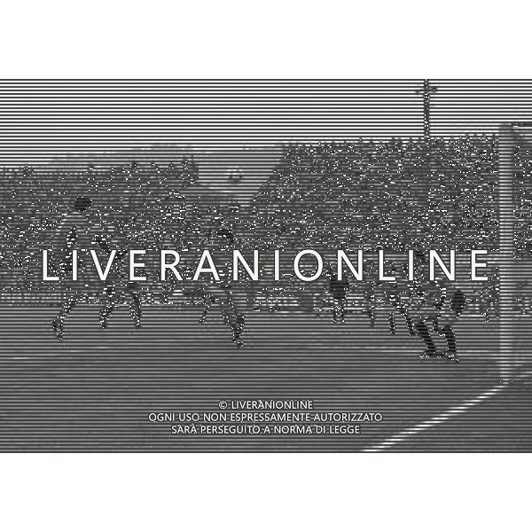 13-05-1984 COMO CAMPIONATO DI CALCIO SERIE B COMO CREMONESE 1-1 NELLA FOTO AZIONE DI GIOCO AG ALDO LIVERANI SAS