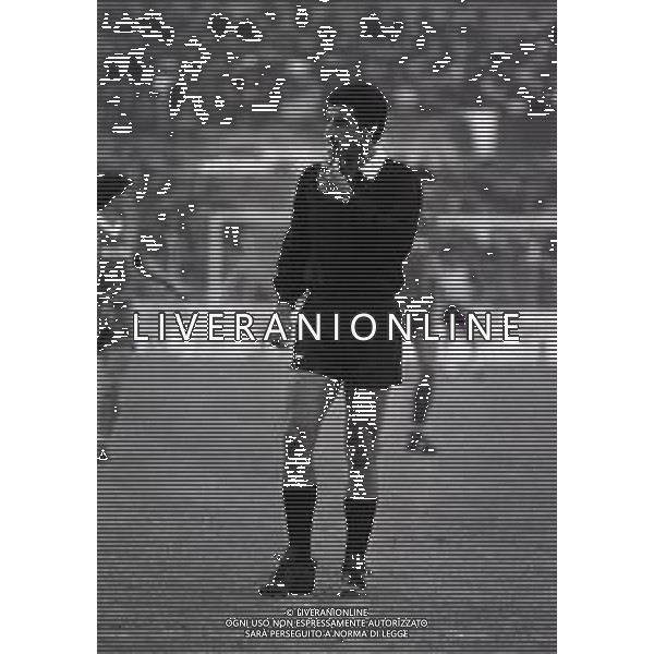 13-05-1984 COMO CAMPIONATO DI CALCIO SERIE B COMO CREMONESE 1-1 NELLA FOTO ARBITRO ROSARIO LO BELLO AG ALDO LIVERANI SAS