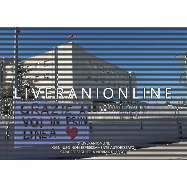 IMOLA 11 03 2020 OSPEDALE STRISCIONE PER RINGRAZIARE I MEDICI E TUTTI GLI OPERATORI SANITARI CHE STANO LAVORANDO CONTRO L\'EMERGENZA DEL CORONAVIRUS ©SANNA / AGENZIA ALDO LIVERANI SAS