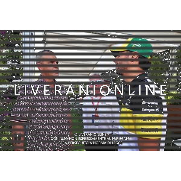 (L to R): Robbie Williams (GBR) Singer with Daniel Ricciardo (AUS) Renault F1 Team. 12.03.2020. Formula 1 World Championship, Rd 1, Australian Grand Prix, Albert Park, Melbourne, Australia, Preparation Day. AG ALDO LIVERANI SAS-ONLY ITALY