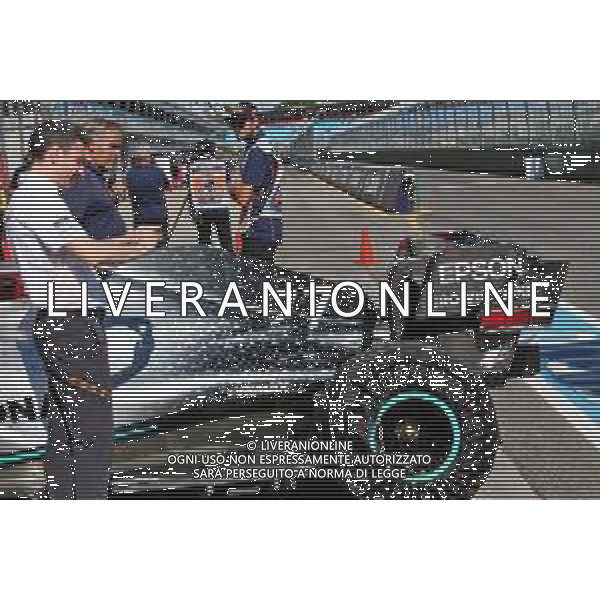 Andrea Stella (ITA) McLaren Performance Director looks at the Mercedes AMG F1 W11 of Valtteri Bottas (FIN). 12.03.2020. Formula 1 World Championship, Rd 1, Australian Grand Prix, Albert Park, Melbourne, Australia, Preparation Day. AG ALDO LIVERANI SAS-ONLY ITALY