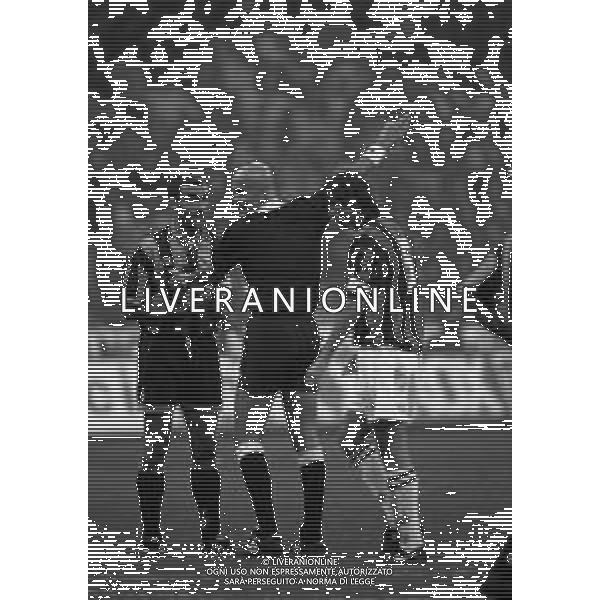 12-10-1994 MILANO OTTAVI DI FINALE COPPA ITALIA MILAN INTER 1-2 NELLA FOTO ARBITRO PIERLUIGI COLLINA CON GIUSEPPE EBRGOMI E PAOLO MALDINI AG ALDO LIVERANI SAS
