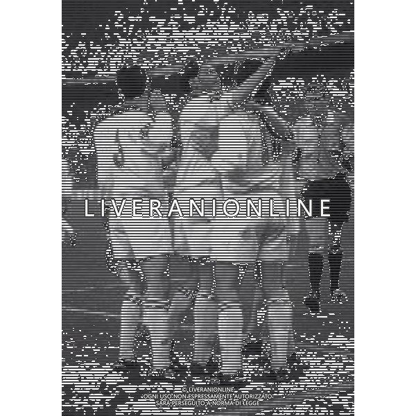 19-04-1995 MILANO SEMIFINALE DI CHAMPIONS LEAGUE MILAN PARIS SANT GERMAIN 2-0 NELLA FOTO ABBRACCI GIOCATORI MILAN DOPO IL GOAL AG ALDO LIVERANI SAS