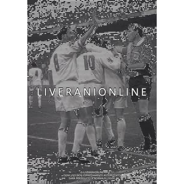 19-04-1995 MILANO SEMIFINALE DI CHAMPIONS LEAGUE MILAN PARIS SANT GERMAIN 2-0 NELLA FOTO ABBRACCI GIOCATORI MILAN DOPO IL GOAL AG ALDO LIVERANI SAS