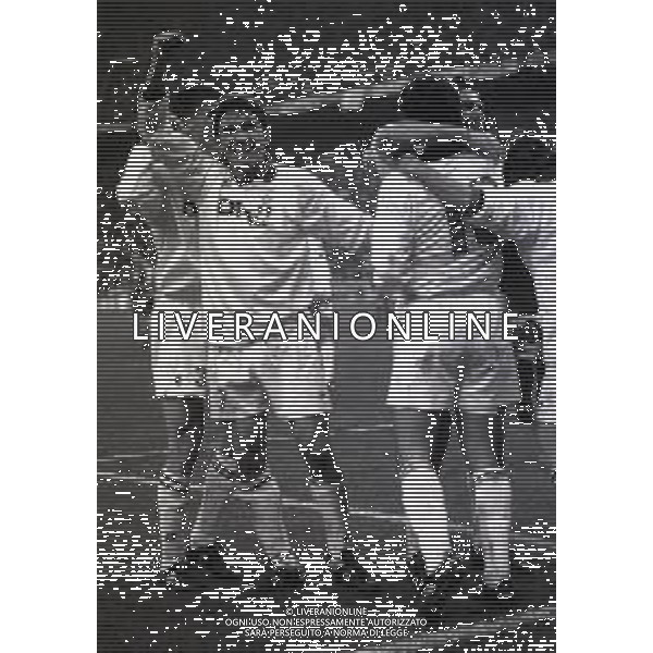 19-04-1995 MILANO SEMIFINALE DI CHAMPIONS LEAGUE MILAN PARIS SANT GERMAIN 2-0 NELLA FOTO ABBRACCI GIOCATORI MILAN DOPO IL GOAL AG ALDO LIVERANI SAS
