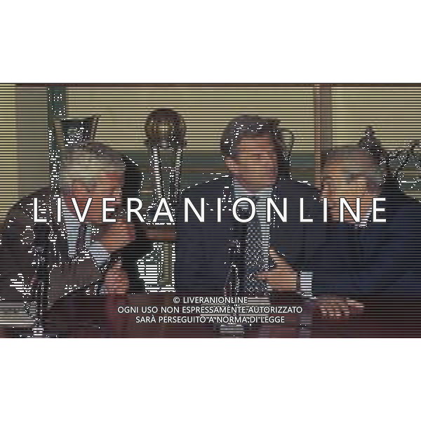 RETROSPETTIVA MARCELLO LIPPI ALLENATORE INTER CALCIO 1999 NELLA FOTO MARCELLO LIPPI ALLENATORE INTER CALCIO NELL\'ANNO 1999 PRESENTAZIONE CON GIACINTO FACCHETTI E GIUSEPPE PRISCO AG ALDO LIVERANI SAS