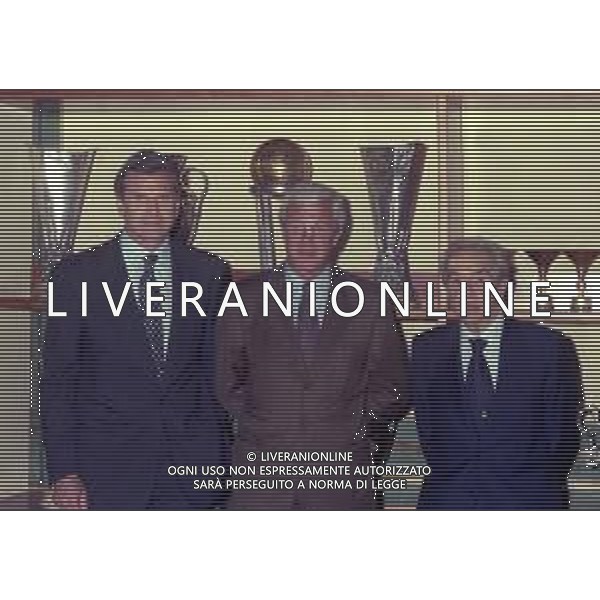 RETROSPETTIVA MARCELLO LIPPI ALLENATORE INTER CALCIO 1999 NELLA FOTO MARCELLO LIPPI ALLENATORE INTER CALCIO NELL\'ANNO 1999 PRESENTAZIONE CON GIACINTO FACCHETTI E GIUSEPPE PRISCO AG ALDO LIVERANI SAS
