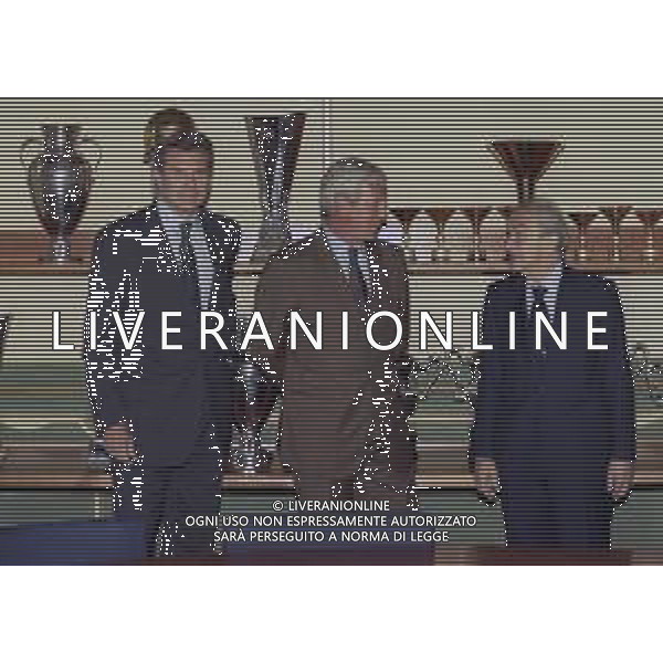 RETROSPETTIVA MARCELLO LIPPI ALLENATORE INTER CALCIO 1999 NELLA FOTO MARCELLO LIPPI ALLENATORE INTER CALCIO NELL\'ANNO 1999 PRESENTAZIONE CON GIACINTO FACCHETTI E GIUSEPPE PRISCO AG ALDO LIVERANI SAS