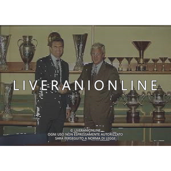 RETROSPETTIVA MARCELLO LIPPI ALLENATORE INTER CALCIO 1999 NELLA FOTO MARCELLO LIPPI ALLENATORE INTER CALCIO NELL\'ANNO 1999 PRESENTAZIONE CON GIACINTO FACCHETTI AG ALDO LIVERANI SAS